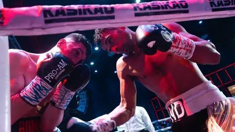 &iexcl;Campe&oacute;n en Gibraltar! Tyrone gana por decisi&oacute;n tras un final de infarto_039