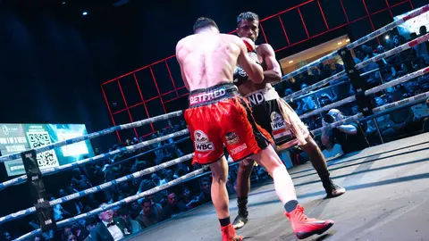 &iexcl;Campe&oacute;n en Gibraltar! Tyrone gana por decisi&oacute;n tras un final de infarto_042