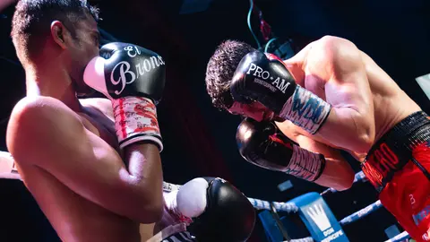 &iexcl;Campe&oacute;n en Gibraltar! Tyrone gana por decisi&oacute;n tras un final de infarto_049