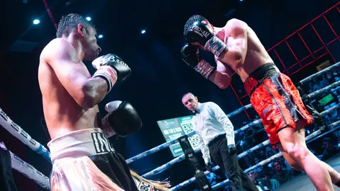 &iexcl;Campe&oacute;n en Gibraltar! Tyrone gana por decisi&oacute;n tras un final de infarto_056