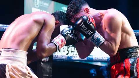 &iexcl;Campe&oacute;n en Gibraltar! Tyrone gana por decisi&oacute;n tras un final de infarto_059