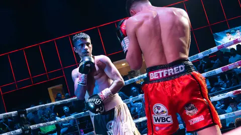 &iexcl;Campe&oacute;n en Gibraltar! Tyrone gana por decisi&oacute;n tras un final de infarto_066