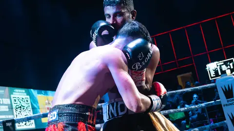 &iexcl;Campe&oacute;n en Gibraltar! Tyrone gana por decisi&oacute;n tras un final de infarto_067
