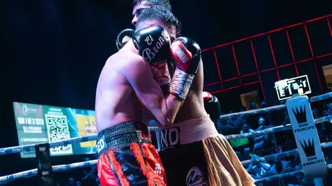 &iexcl;Campe&oacute;n en Gibraltar! Tyrone gana por decisi&oacute;n tras un final de infarto_068