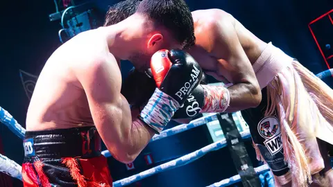 &iexcl;Campe&oacute;n en Gibraltar! Tyrone gana por decisi&oacute;n tras un final de infarto_072