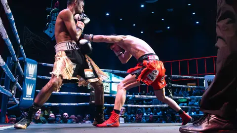 &iexcl;Campe&oacute;n en Gibraltar! Tyrone gana por decisi&oacute;n tras un final de infarto_077
