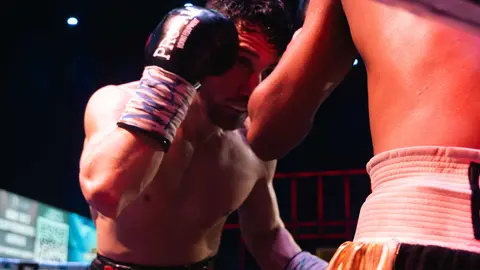 &iexcl;Campe&oacute;n en Gibraltar! Tyrone gana por decisi&oacute;n tras un final de infarto_099