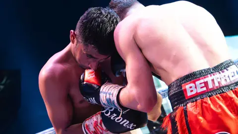 &iexcl;Campe&oacute;n en Gibraltar! Tyrone gana por decisi&oacute;n tras un final de infarto_101