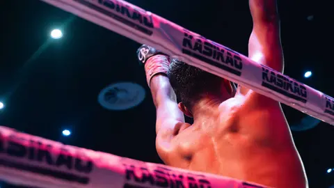 &iexcl;Campe&oacute;n en Gibraltar! Tyrone gana por decisi&oacute;n tras un final de infarto_109