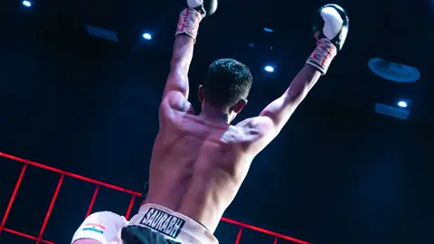 &iexcl;Campe&oacute;n en Gibraltar! Tyrone gana por decisi&oacute;n tras un final de infarto_113