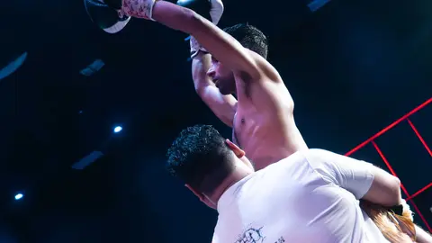 &iexcl;Campe&oacute;n en Gibraltar! Tyrone gana por decisi&oacute;n tras un final de infarto_114