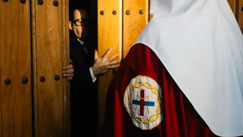 El Medinaceli y la Esperanza emocionan Algeciras en un Martes Santo de reencuentro_01