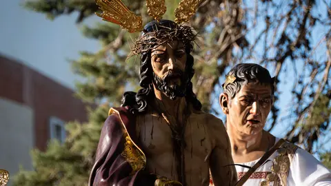 Salida del Ecce Homo desde la plaza de toros Las Palomas en Algeciras