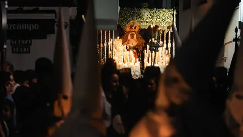La recogida del Medinaceli y la Esperanza pone el broche al Martes Santo en Algeciras_10