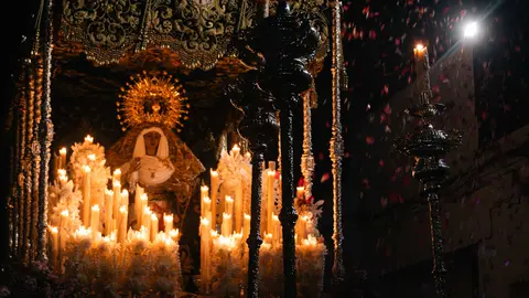 La recogida del Medinaceli y la Esperanza pone el broche al Martes Santo en Algeciras_14