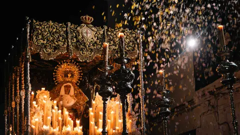La recogida del Medinaceli y la Esperanza pone el broche al Martes Santo en Algeciras_15
