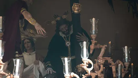 Jueves Santo en Algeciras- Tres Ca&iacute;das y Nazareno, fe y multitud en la calle_012