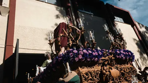 Jueves Santo en Algeciras- Tres Ca&iacute;das y Nazareno, fe y multitud en la calle_015