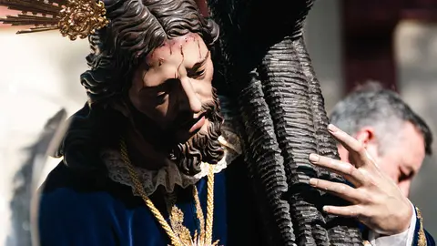 Jueves Santo en Algeciras- Tres Ca&iacute;das y Nazareno, fe y multitud en la calle_016