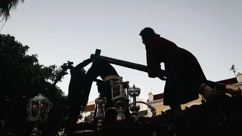 Jueves Santo en Algeciras- Tres Ca&iacute;das y Nazareno, fe y multitud en la calle_072