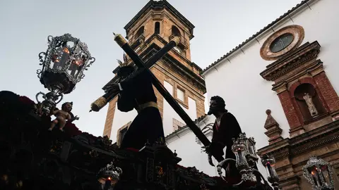 Jueves Santo en Algeciras- Tres Ca&iacute;das y Nazareno, fe y multitud en la calle_075