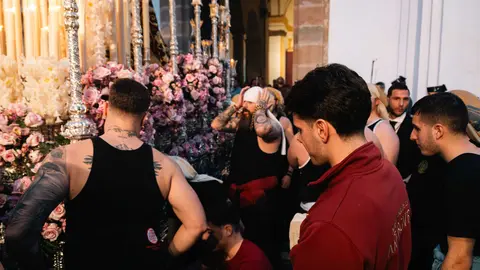 Jueves Santo en Algeciras- Tres Ca&iacute;das y Nazareno, fe y multitud en la calle_087