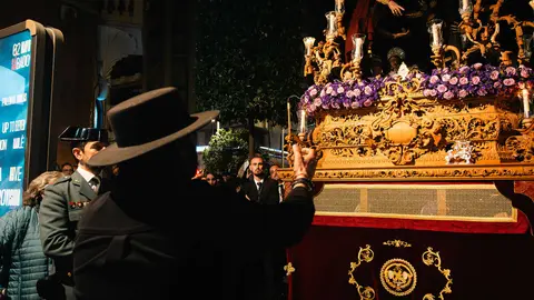 Jueves Santo en Algeciras- Tres Ca&iacute;das y Nazareno, fe y multitud en la calle_097