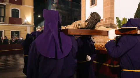 El Cristo de la Fe protagoniza la noche m&aacute;s sobrecogedora de la Semana Santa en Algeciras_04