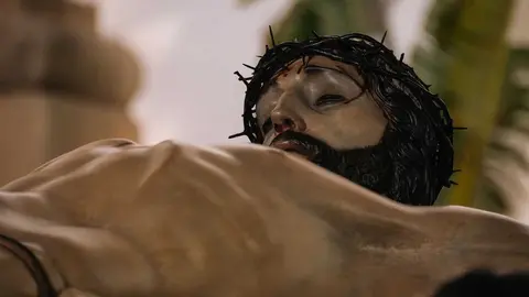 El Cristo de la Fe protagoniza la noche m&aacute;s sobrecogedora de la Semana Santa en Algeciras_05