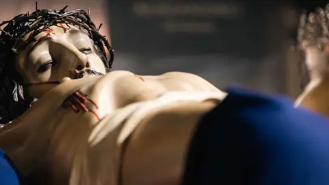 El Cristo de la Fe protagoniza la noche m&aacute;s sobrecogedora de la Semana Santa en Algeciras_11