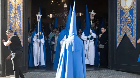 Algeciras vive su Viernes Santo m&aacute;s sobrecogedor en im&aacute;genes_011