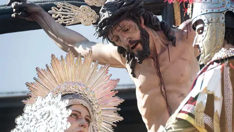Algeciras vive su Viernes Santo m&aacute;s sobrecogedor en im&aacute;genes_030