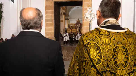 Algeciras vive su Viernes Santo m&aacute;s sobrecogedor en im&aacute;genes_073