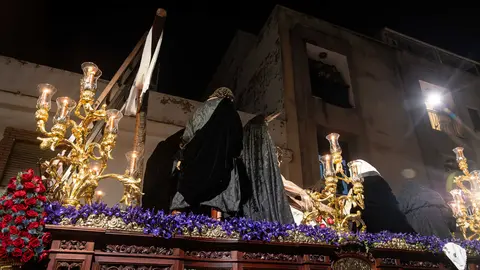 Algeciras vive su Viernes Santo m&aacute;s sobrecogedor en im&aacute;genes_095