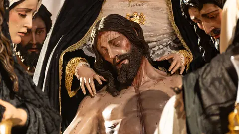 Algeciras vive su Viernes Santo m&aacute;s sobrecogedor en im&aacute;genes_097