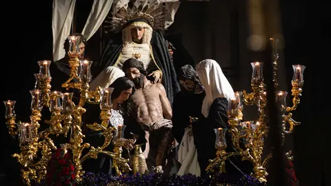 Algeciras vive su Viernes Santo m&aacute;s sobrecogedor en im&aacute;genes_102