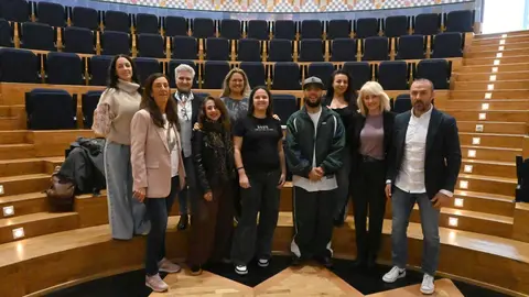 Imagen del encuentro mantenido entre la delegaci&oacute;n de Cultura y representantes de academias de baile en Algeciras.