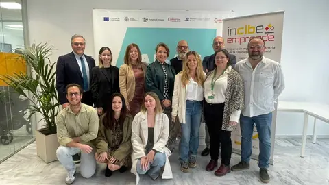 Imagen de grupo de los emprendedores participantes en una de las fases del programa de incubaci&oacute;n en Algeciras