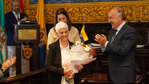 Momento del acto institucional celebrado en el Ayuntamiento de Algeciras durante la entrega del reconocimiento