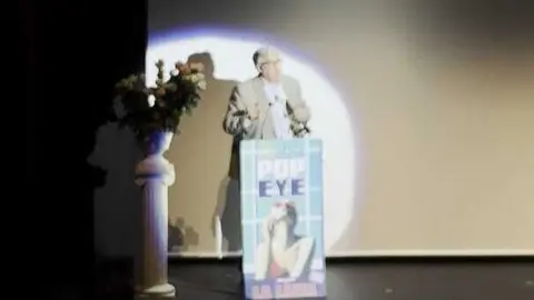 Imagen del momento del discurso de Juan Manuel de Prada durante la gala de los Premios Pop Eye 2026