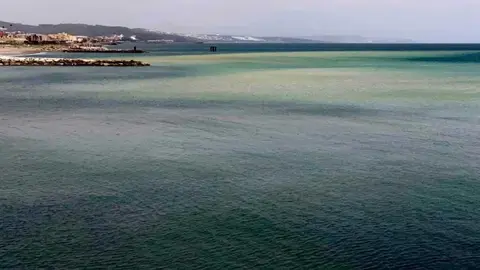 Imagen de archivo del litoral en la Bah&iacute;a de Algeciras, zona afectada por las denuncias ambientales