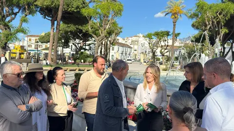 Ana Mestre durante un acto de campa&ntilde;a celebrado en San Roque junto a representantes del PP local
