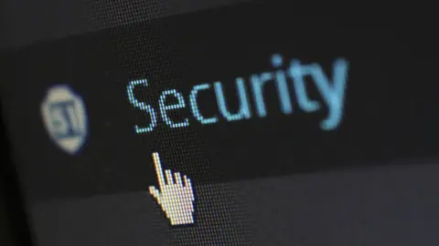 La ciberseguridad se ha convertido en una responsabilidad estrat&eacute;gica dentro de las empresas.