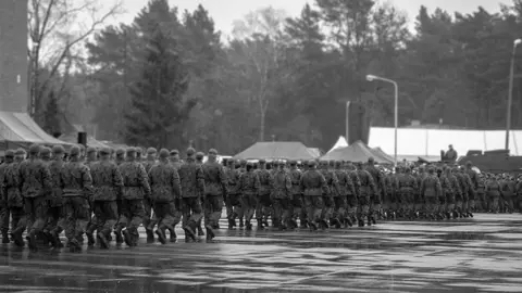 Imagen de archivo de varios militares durante unas maniobras de formaci&oacute;n y entrenamiento.