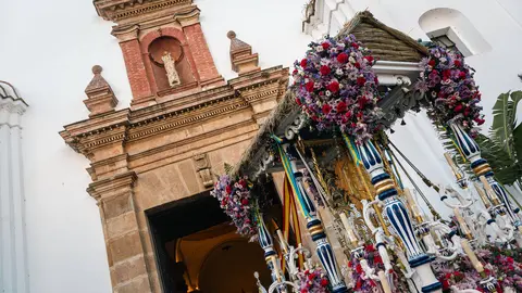 Salida de la Hermandad del Roc&iacute;o de Algeciras durante el inicio del camino hacia la aldea almonte&ntilde;a - FOTO: FJ Ben&iacute;tez