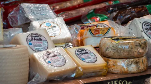 Inauguraci&oacute;n de la primera Feria Gastron&oacute;mica y del Queso en el Parque Mar&iacute;a Cristina - FOTO: FJ Ben&iacute;tez