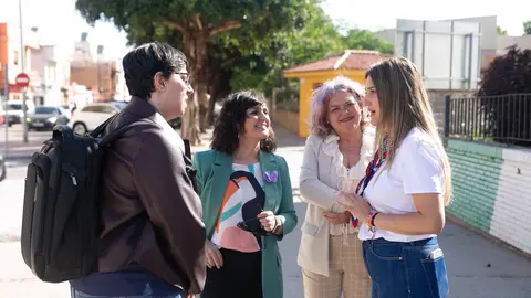 Representantes institucionales y responsables de Betania durante la visita a las instalaciones de la entidad en La L&iacute;nea