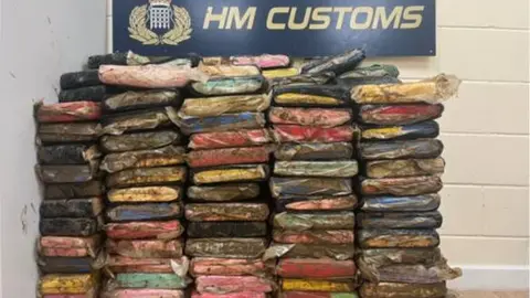 Droga intervenida por el Servicio de Aduanas de Gibraltar en una operaci&oacute;n mar&iacute;tima