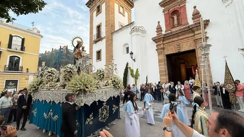 La procesi&oacute;n de Mar&iacute;a Auxiliadora volvi&oacute; a reunir a miles de personas en el centro de Algeciras