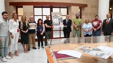Presentaci&oacute;n oficial del CamaRock Fest en Algeciras junto a organizadores y representantes municipales.